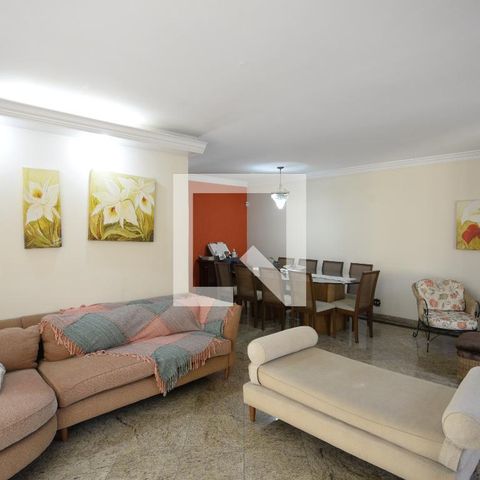 Casa para alugar com 250m², 3 quartos e 4 vagasSala