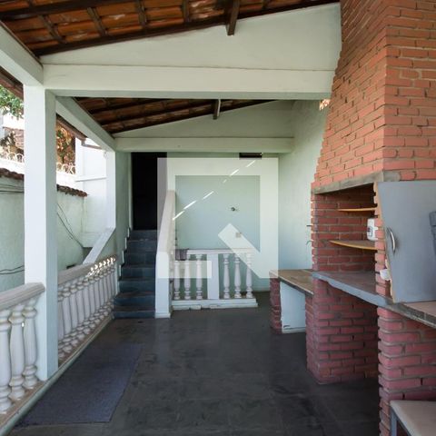 Casa à venda com 200m², 4 quartos e 4 vagas Casa à venda com 200m², 4 quartos e 4 vagasVaranda