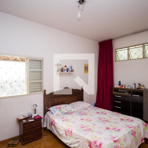 Casa à venda com 200m², 4 quartos e 4 vagas Casa à venda com 200m², 4 quartos e 4 vagasQuarto