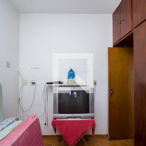 Casa à venda com 200m², 4 quartos e 4 vagas Casa à venda com 200m², 4 quartos e 4 vagasQuarto