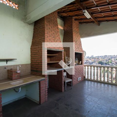 Casa à venda com 200m², 4 quartos e 4 vagas Casa à venda com 200m², 4 quartos e 4 vagasVaranda