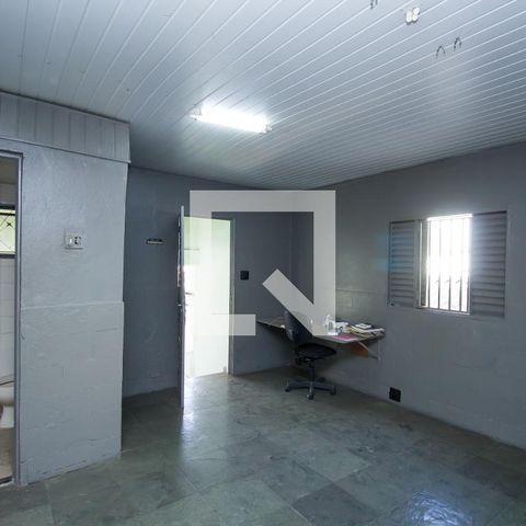 Casa à venda com 200m², 4 quartos e 4 vagas Casa à venda com 200m², 4 quartos e 4 vagasQuarto