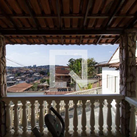 Casa à venda com 200m², 4 quartos e 4 vagas Casa à venda com 200m², 4 quartos e 4 vagasSacada