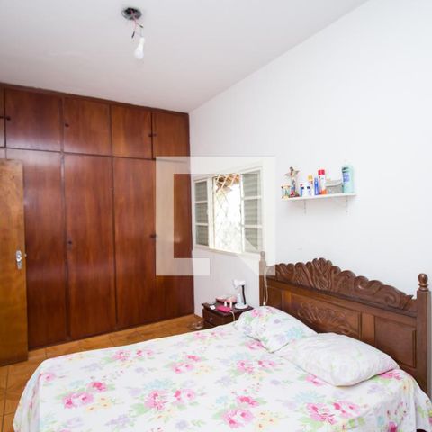 Casa à venda com 200m², 4 quartos e 4 vagas Casa à venda com 200m², 4 quartos e 4 vagasQuarto