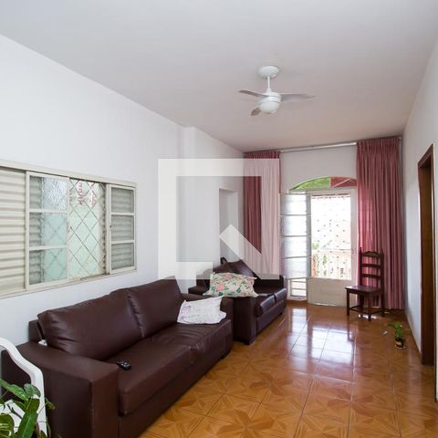 Casa à venda com 200m², 4 quartos e 4 vagas Casa à venda com 200m², 4 quartos e 4 vagasSala