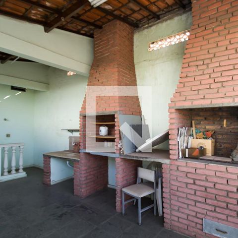Casa à venda com 200m², 4 quartos e 4 vagas Casa à venda com 200m², 4 quartos e 4 vagasVaranda