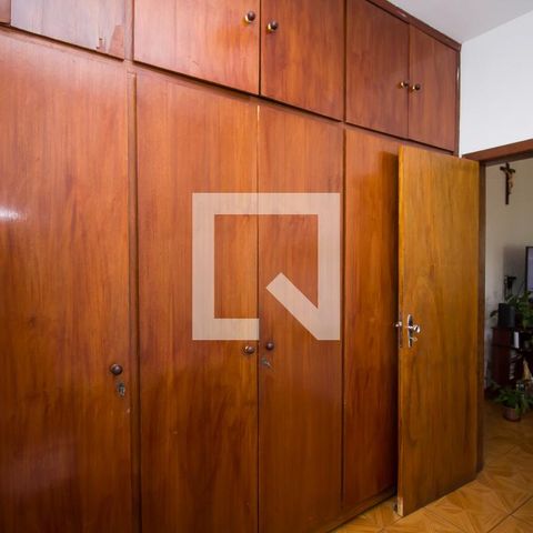 Casa à venda com 200m², 4 quartos e 4 vagas Casa à venda com 200m², 4 quartos e 4 vagasQuarto