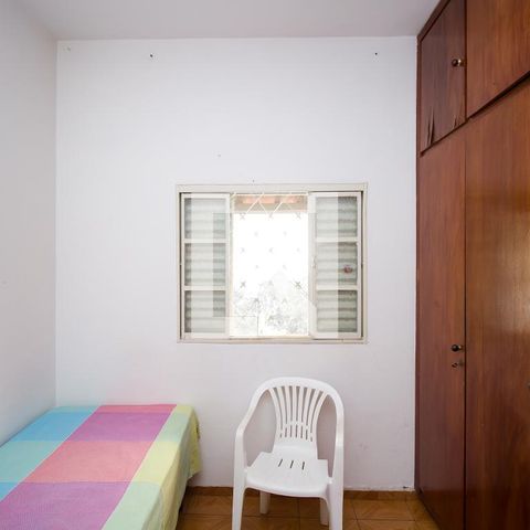 Casa à venda com 200m², 4 quartos e 4 vagas Casa à venda com 200m², 4 quartos e 4 vagasQuarto