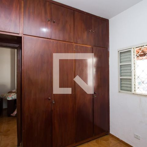 Casa à venda com 200m², 4 quartos e 4 vagas Casa à venda com 200m², 4 quartos e 4 vagasQuarto