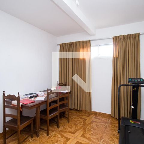 Casa à venda com 200m², 4 quartos e 4 vagas Casa à venda com 200m², 4 quartos e 4 vagasSala
