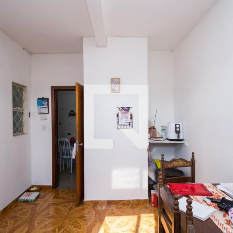 Casa à venda com 200m², 4 quartos e 4 vagas Casa à venda com 200m², 4 quartos e 4 vagasSala
