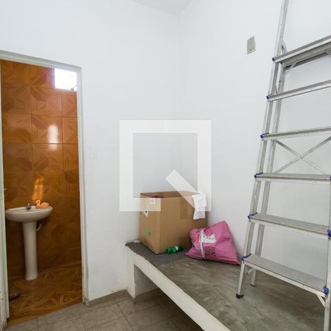Casa à venda com 200m², 4 quartos e 4 vagas Casa à venda com 200m², 4 quartos e 4 vagasBanheiro