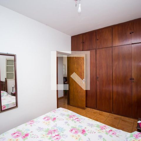 Casa à venda com 200m², 4 quartos e 4 vagas Casa à venda com 200m², 4 quartos e 4 vagasQuarto
