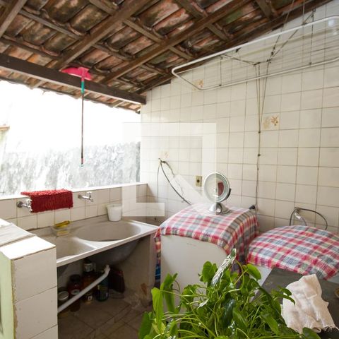 Casa à venda com 200m², 4 quartos e 4 vagas Casa à venda com 200m², 4 quartos e 4 vagasVaranda