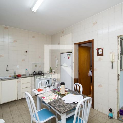 Casa à venda com 200m², 4 quartos e 4 vagas Casa à venda com 200m², 4 quartos e 4 vagasCozinha