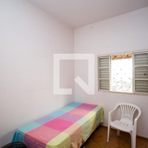 Casa à venda com 200m², 4 quartos e 4 vagas Casa à venda com 200m², 4 quartos e 4 vagasQuarto