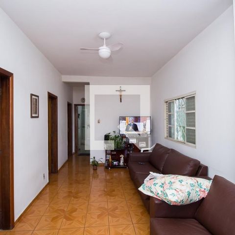 Casa à venda com 200m², 4 quartos e 4 vagas Casa à venda com 200m², 4 quartos e 4 vagasSala
