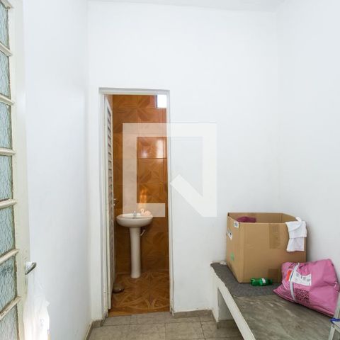 Casa à venda com 200m², 4 quartos e 4 vagas Casa à venda com 200m², 4 quartos e 4 vagasBanheiro