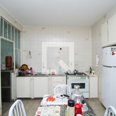Casa à venda com 200m², 4 quartos e 4 vagas Casa à venda com 200m², 4 quartos e 4 vagasCozinha
