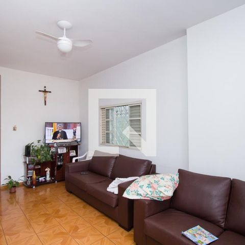 Casa à venda com 200m², 4 quartos e 4 vagas Casa à venda com 200m², 4 quartos e 4 vagasSala