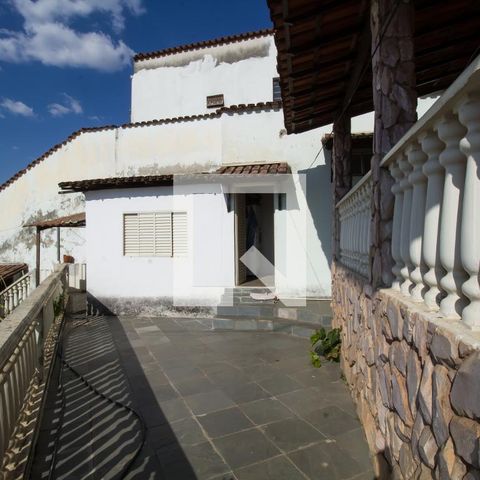 Casa à venda com 200m², 4 quartos e 4 vagas Casa à venda com 200m², 4 quartos e 4 vagasVista