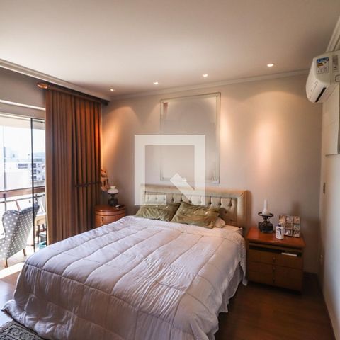 Apartamento à venda com 250m², 3 quartos e 3 vagas Apartamento à venda com 250m², 3 quartos e 3 vagasSuíte