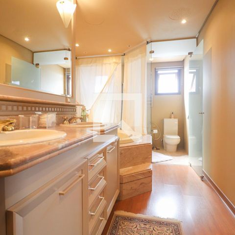 Apartamento à venda com 250m², 3 quartos e 3 vagas Apartamento à venda com 250m², 3 quartos e 3 vagasBanheiro/Sacada/Suíte