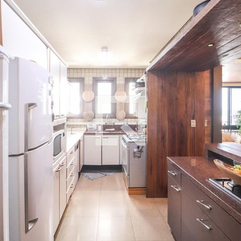 Apartamento à venda com 250m², 3 quartos e 3 vagas Apartamento à venda com 250m², 3 quartos e 3 vagasCozinha