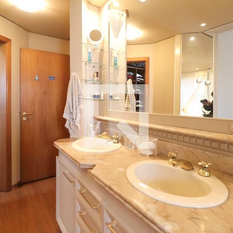 Apartamento à venda com 250m², 3 quartos e 3 vagas Apartamento à venda com 250m², 3 quartos e 3 vagasBanheiro/Sacada/Suíte