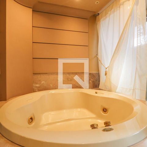 Apartamento à venda com 250m², 3 quartos e 3 vagas Apartamento à venda com 250m², 3 quartos e 3 vagasBanheiro/Sacada/Suíte
