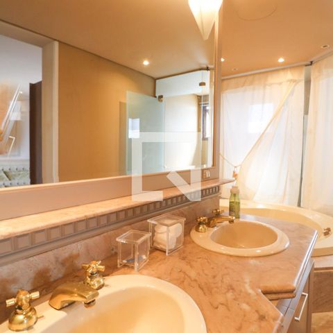 Apartamento à venda com 250m², 3 quartos e 3 vagas Apartamento à venda com 250m², 3 quartos e 3 vagasBanheiro/Sacada/Suíte