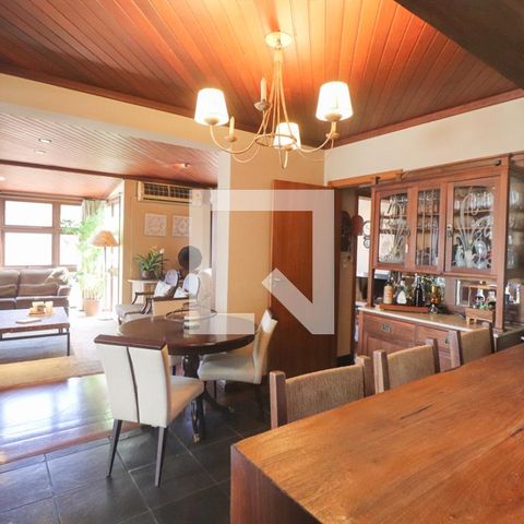 Apartamento à venda com 250m², 3 quartos e 3 vagas Apartamento à venda com 250m², 3 quartos e 3 vagasSala