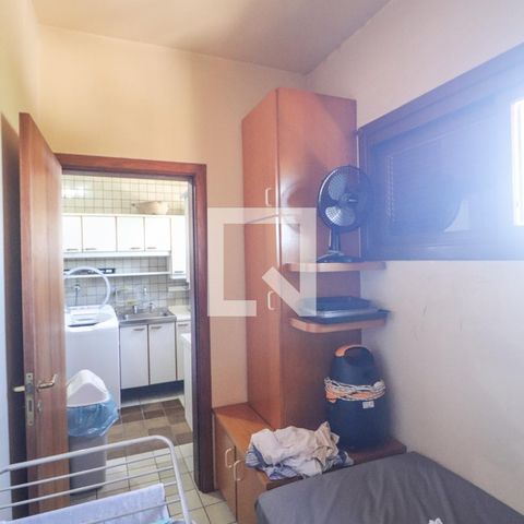 Apartamento à venda com 250m², 3 quartos e 3 vagas Apartamento à venda com 250m², 3 quartos e 3 vagasQuarto/serviço