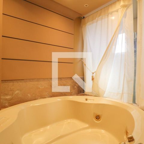 Apartamento à venda com 250m², 3 quartos e 3 vagas Apartamento à venda com 250m², 3 quartos e 3 vagasBanheiro/Sacada/Suíte