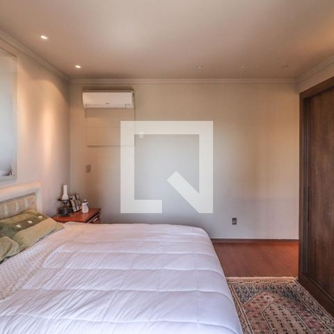 Apartamento à venda com 250m², 3 quartos e 3 vagas Apartamento à venda com 250m², 3 quartos e 3 vagasSuíte