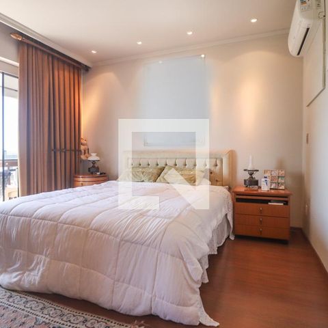 Apartamento à venda com 250m², 3 quartos e 3 vagas Apartamento à venda com 250m², 3 quartos e 3 vagasSuíte