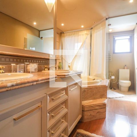 Apartamento à venda com 250m², 3 quartos e 3 vagas Apartamento à venda com 250m², 3 quartos e 3 vagasBanheiro/Sacada/Suíte