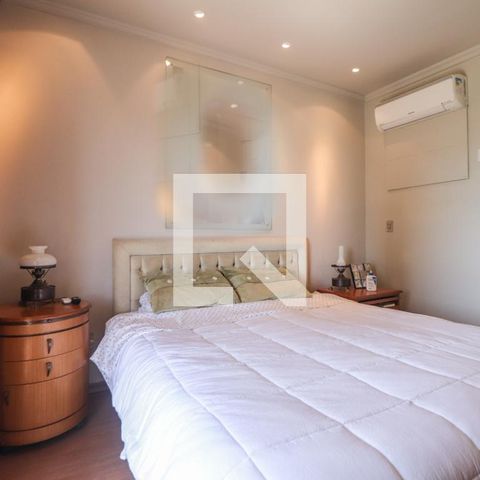 Apartamento à venda com 250m², 3 quartos e 3 vagas Apartamento à venda com 250m², 3 quartos e 3 vagasSuíte