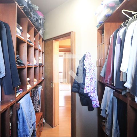 Apartamento à venda com 250m², 3 quartos e 3 vagas Apartamento à venda com 250m², 3 quartos e 3 vagasCloset