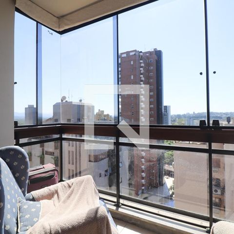 Apartamento à venda com 250m², 3 quartos e 3 vagas Apartamento à venda com 250m², 3 quartos e 3 vagasSacada/Suíte