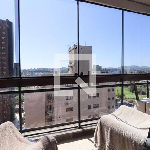 Apartamento à venda com 250m², 3 quartos e 3 vagas Apartamento à venda com 250m², 3 quartos e 3 vagasSacada/Suíte