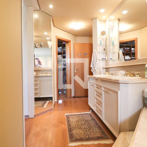 Apartamento à venda com 250m², 3 quartos e 3 vagas Apartamento à venda com 250m², 3 quartos e 3 vagasBanheiro/Sacada/Suíte