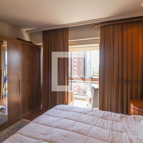 Apartamento à venda com 250m², 3 quartos e 3 vagas Apartamento à venda com 250m², 3 quartos e 3 vagasSuíte