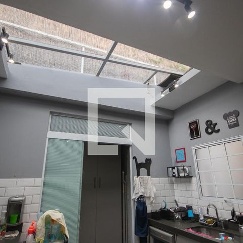 Casa à venda com 125m², 4 quartos e 2 vagas Casa à venda com 125m², 4 quartos e 2 vagasTeto de vidro