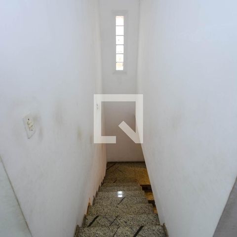 Casa à venda com 183m², 3 quartos e 3 vagasEscada Suítes/Sala