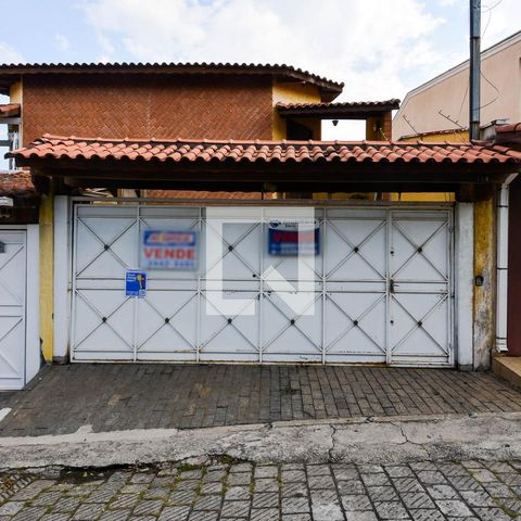 Casa à venda com 183m², 3 quartos e 3 vagasFachada