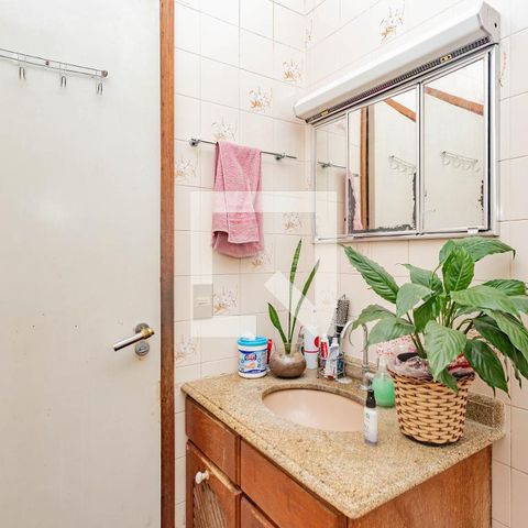 Casa à venda com 160m², 4 quartos e 2 vagasBanheiro 2