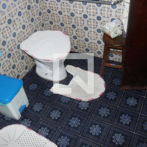 Casa à venda com 240m², 4 quartos e 2 vagasBanheiro 1
