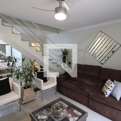 Casa de condomínio à venda com 155m², 3 quartos e 2 vagasSala