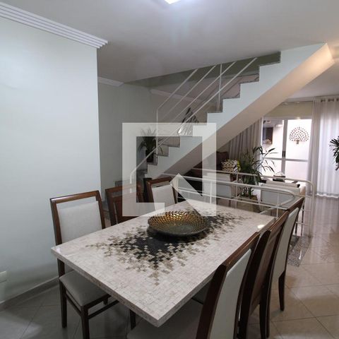 Casa de condomínio à venda com 155m², 3 quartos e 2 vagasSala